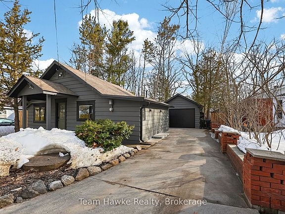 3rd image of 283 Tiny Beaches Rd S