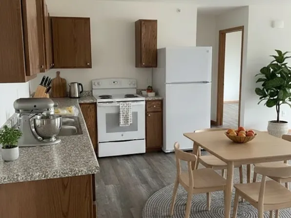 822 Kennedy St #215, Baraboo, WI 53913