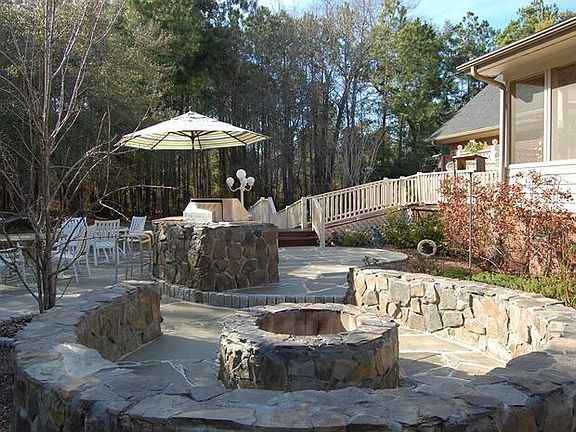 Back Deck w/BBQ & Fire Pit