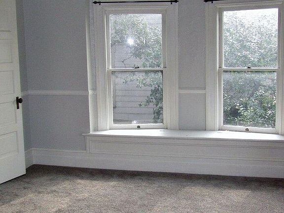 3rd image of 406 N Raymond Ave #1