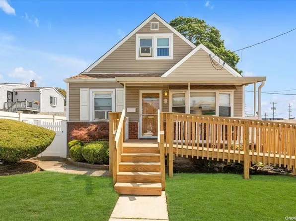 14 Goldenrod Avenue, Franklin Square, NY 11010