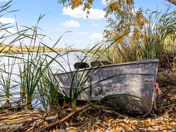 4820 E Perkinsville Road, Seligman, AZ 86337