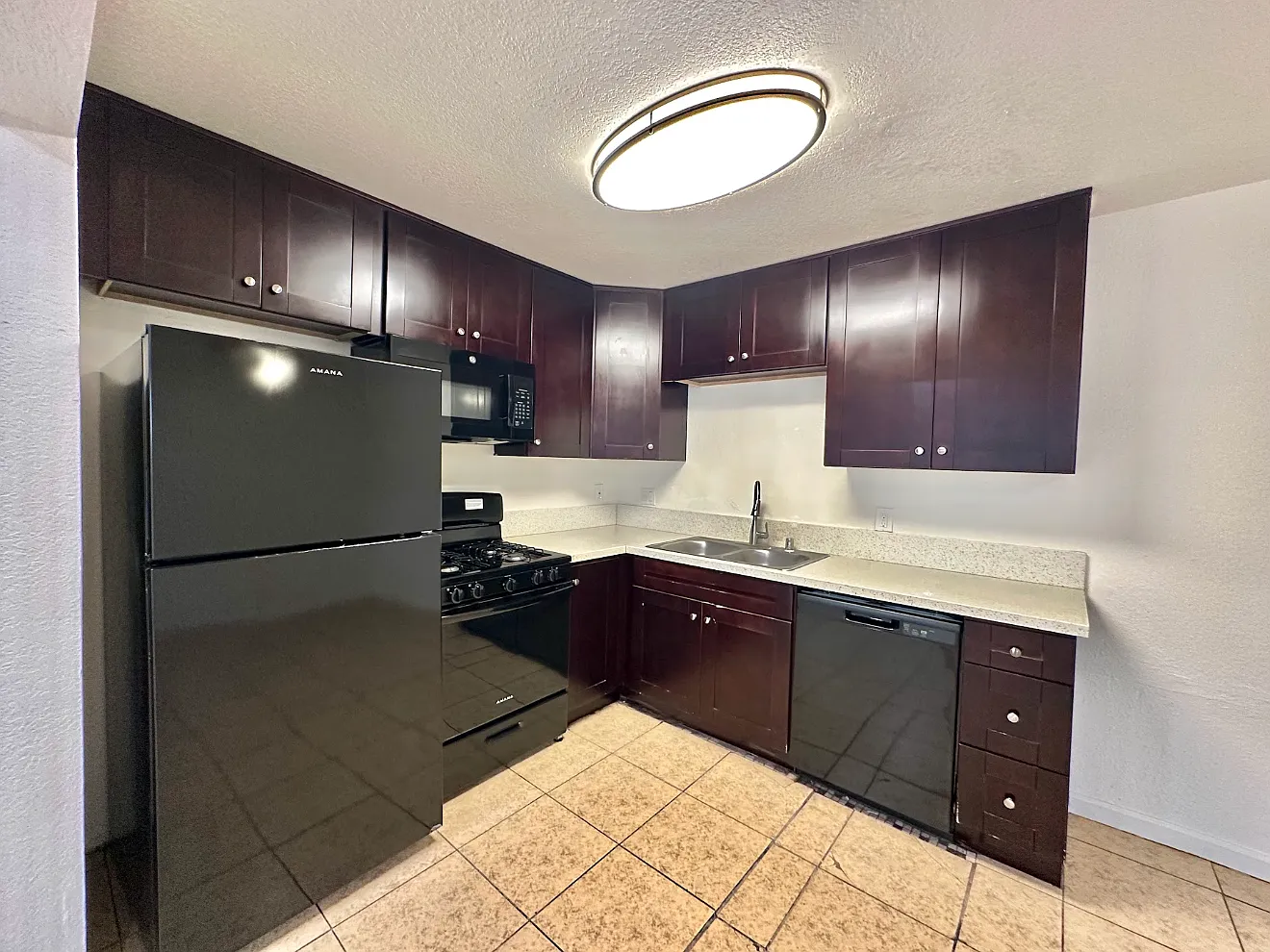 2 bed, 825 sqft, $2,195 — Photo 2
