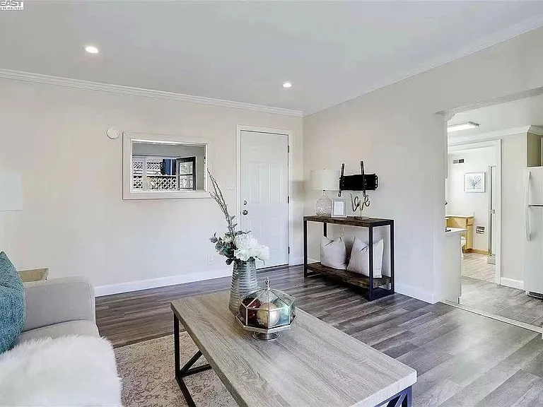 2224 Estabrook Cir #B — Photo 4
