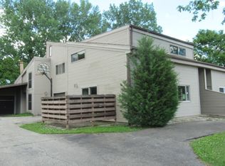 902 Hartwell Dr APT C, Savoy, IL 61874