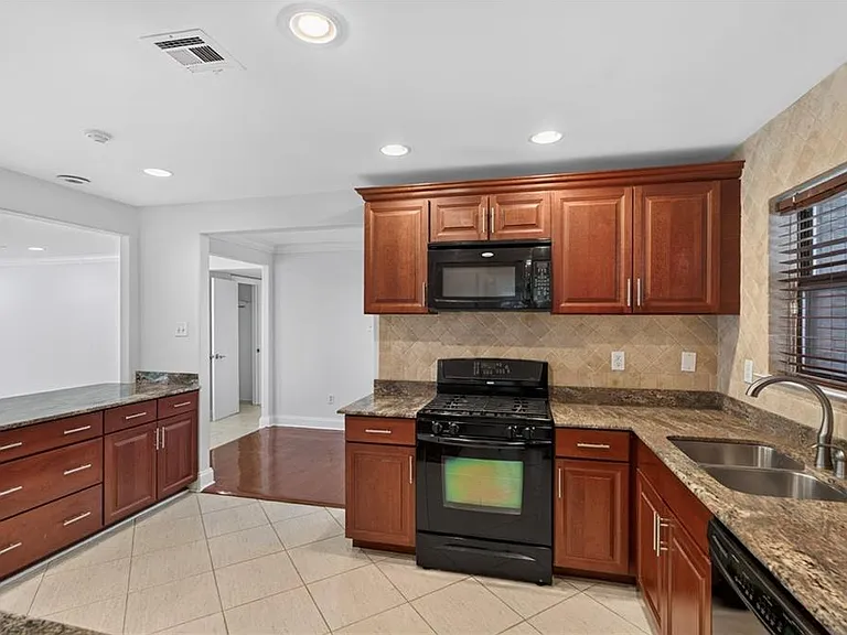 5566 Jacquelyn Ct — Photo 14