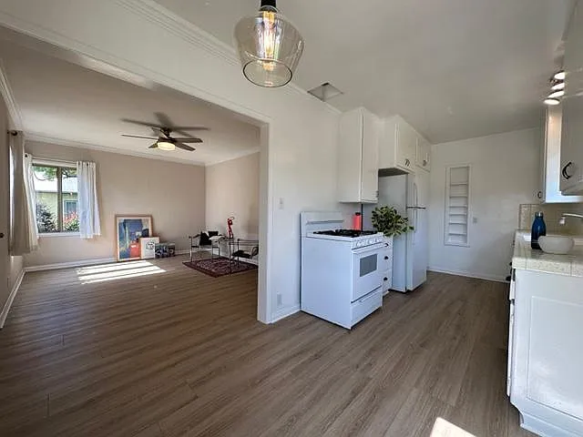 2129 Stewart St #2129 — Photo 8