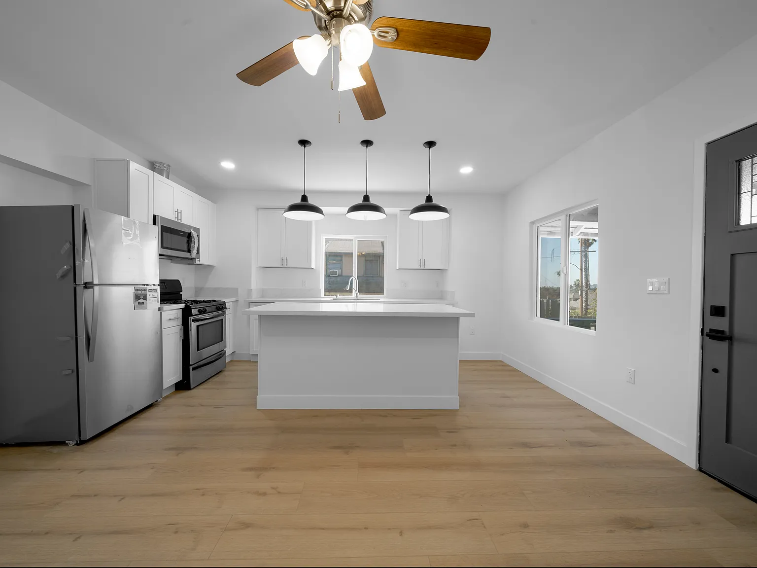 2 bed, 769 sqft, $3,200 — Photo 4