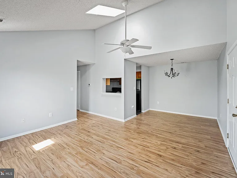 307 Ravens Crest Dr — Photo 3