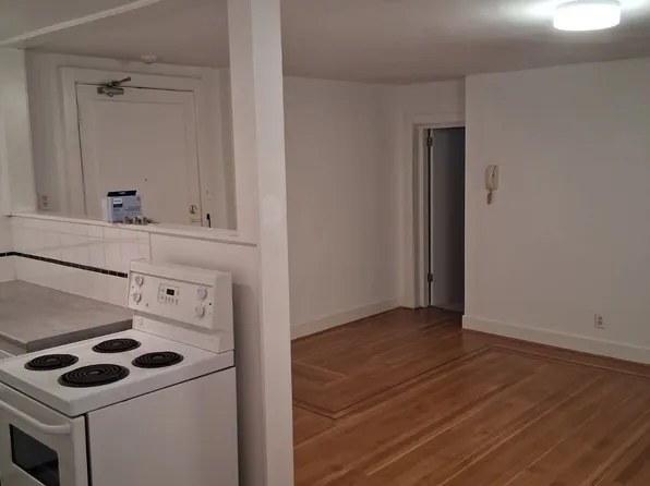 1585 W 13th Ave #9, Vancouver, BC V6J 2G5
