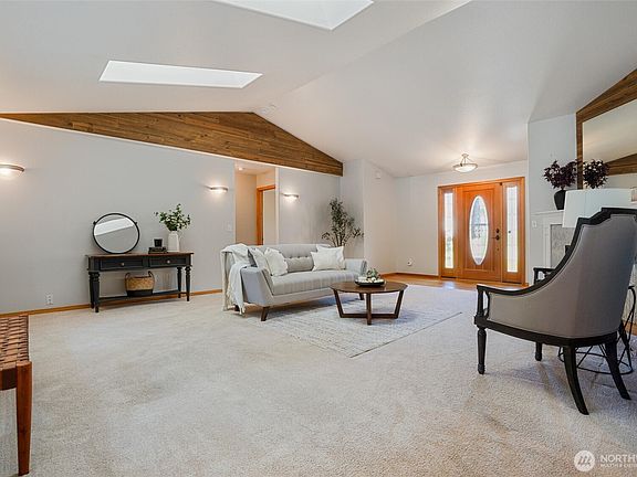 3rd image of 606 Tufts Avenue E
