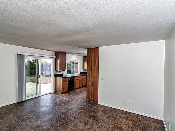 4th image of 9184 Neath St