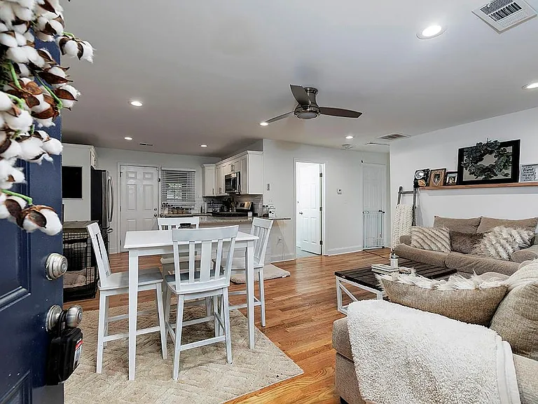 3940 Forrest Ct — Photo 3