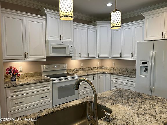 4th image of 224 Fairway Villas Cir