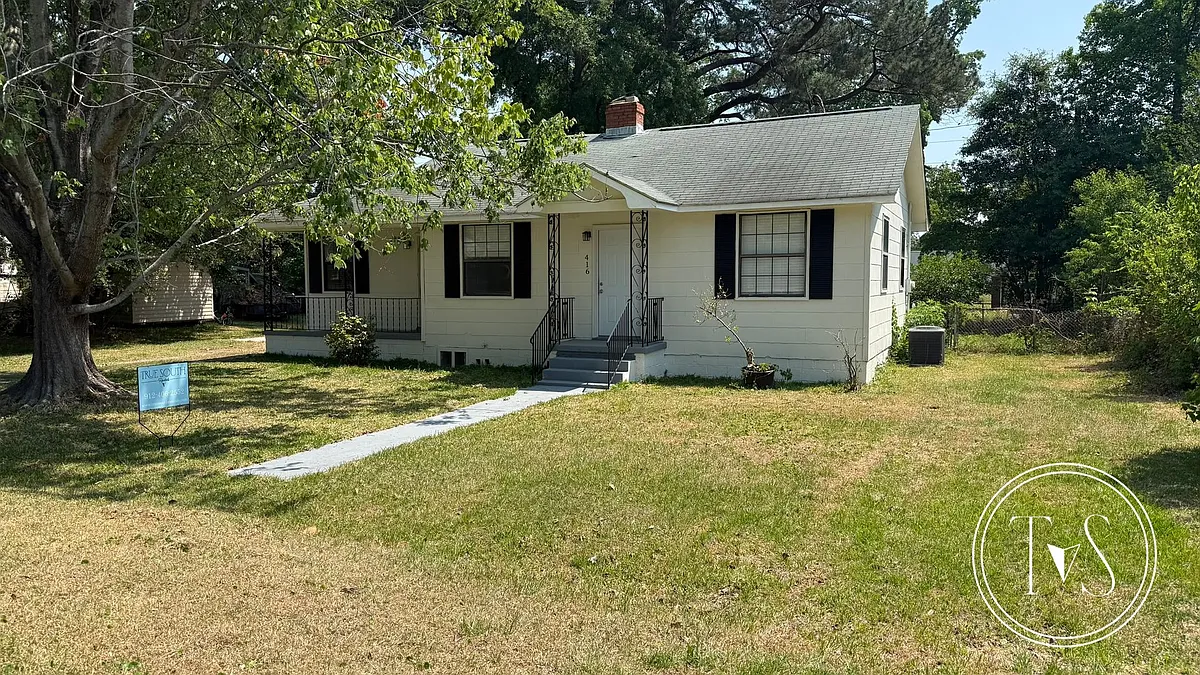 Building Photo - 416 Pinehurst Pl