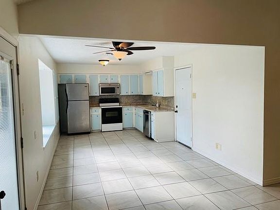 3rd image of 2197 Glenwood Dr
