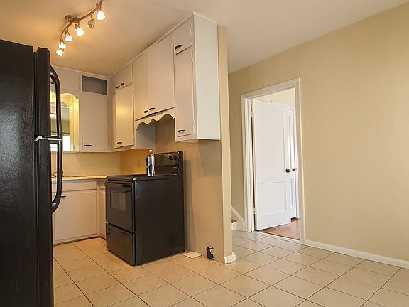 2nd image of 1217 W Avenue M