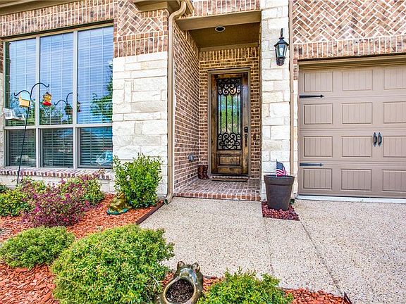 3rd image of 2422 Askew Dr