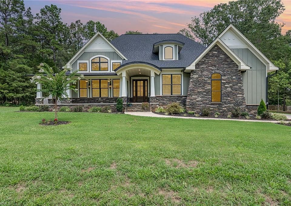1st image of 5004 Harvestview Dr