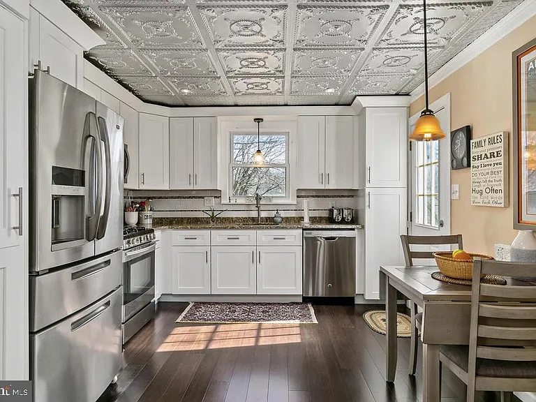 205 Douglass Ave — Photo 3