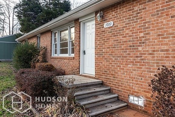 2nd image of 1000 Old Greenville Rd