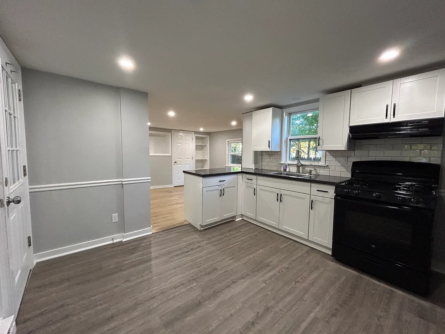 2 bed, 800 sqft, $2,400 — Photo 4