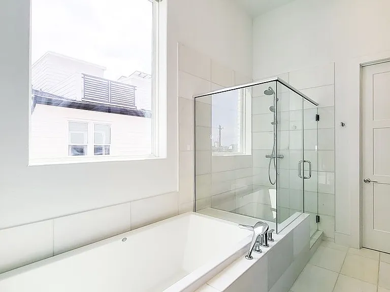 9 N Saint Charles St #B — Photo 26
