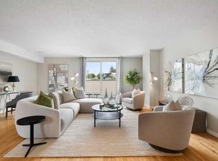 1540 W 29th St NW #704, Calgary, AB T2N 4M1