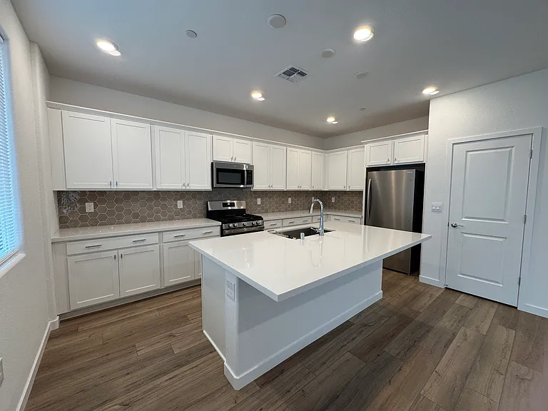 8143 Champart Cir — Photo 11