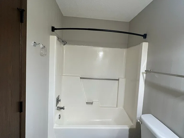 Willow Crossing Apartments — Photo 21