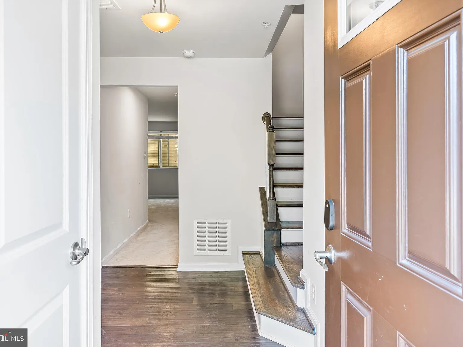 3 bed, 4.0 bath, 2290 sqft, $3,150 — Photo 3