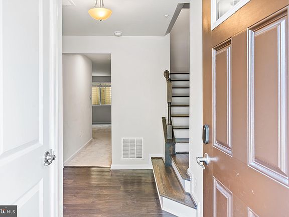 3rd image of 2657 Richmond Way
