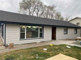 9871 Maple Dr NE, Moses Lake, WA 98837