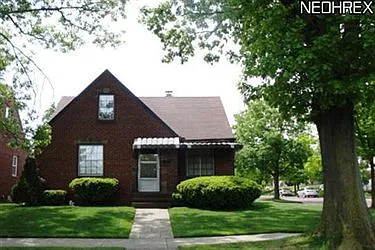 3592 W 107th St photo 1
