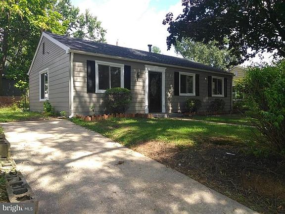 2nd image of 1726 Saunders Way