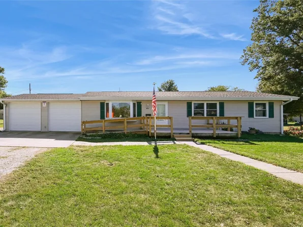 405 10th St, Belle Plaine, IA 52208
