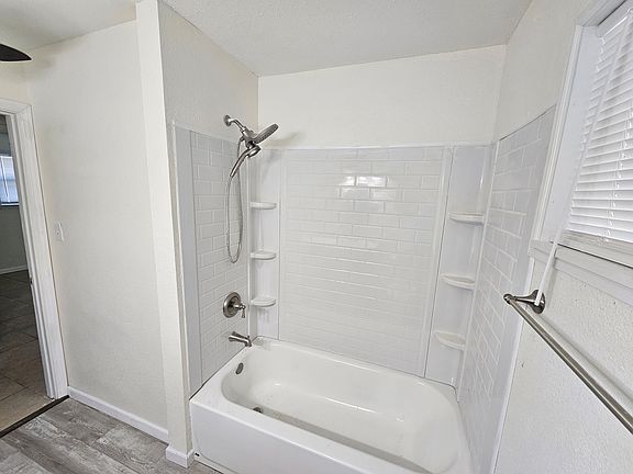 5th image of 117 Fairlane Dr
