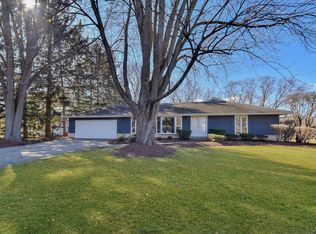 8S526 River Dr, Naperville, IL