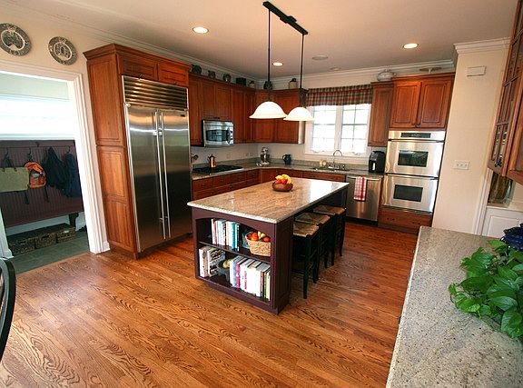 4th image of 430 W Hickory St