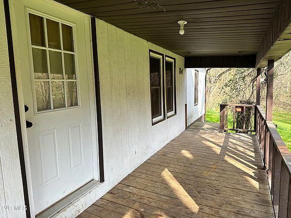 3rd image of 702 Speedwell Rd