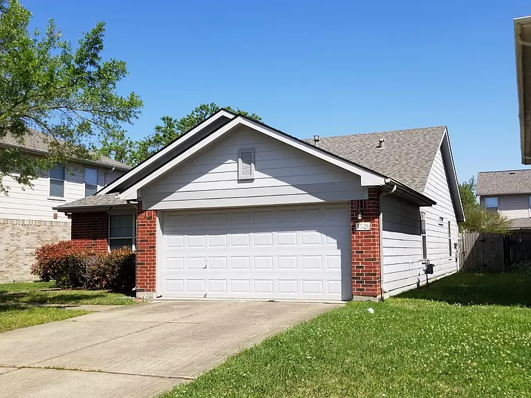 3526 Lexington Cmn — Photo 3