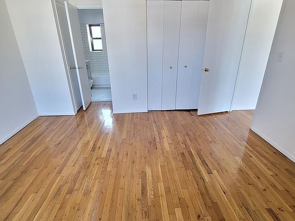4th image of 237 Larchmont Ave