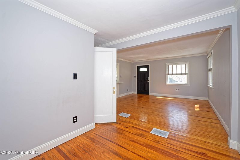 5th image of 33 Grapevine Place