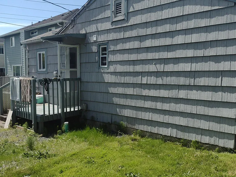 2614 Saint Paul St — Photo 10
