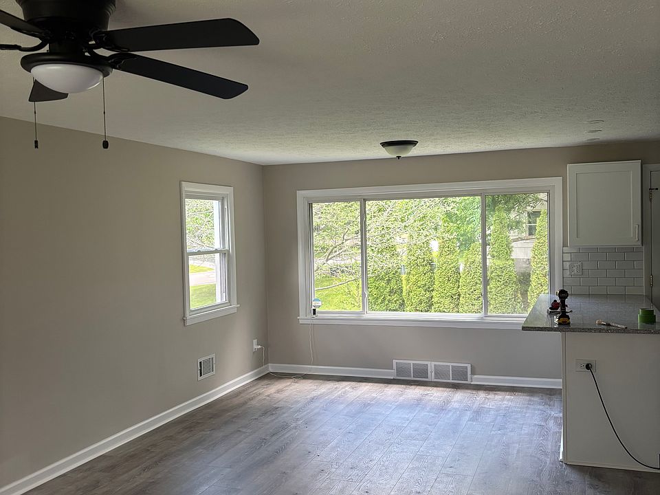 1st image of 30 Camelot Dr