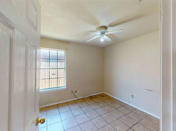 fort-worth-texas-448809362 picture