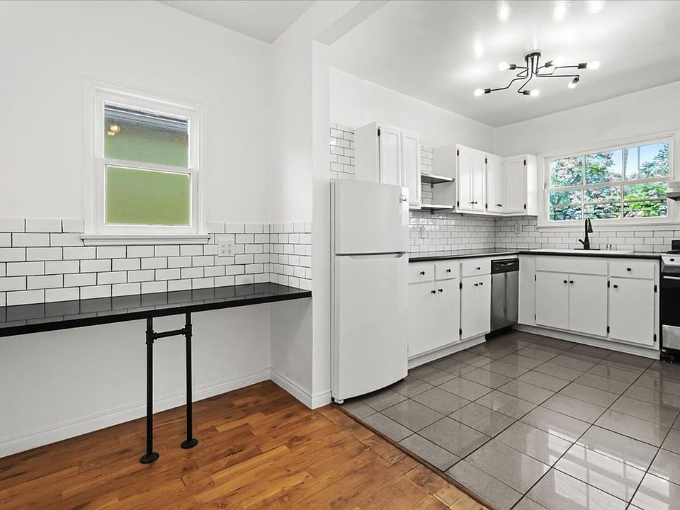 1st image of 1029 S Westmoreland Ave #201