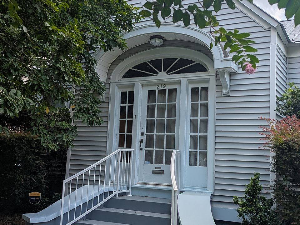 Main house in front of apartment