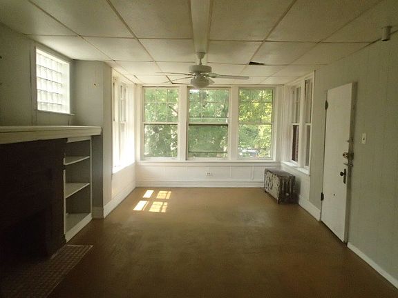 5th image of 1131 N Parkside Ave