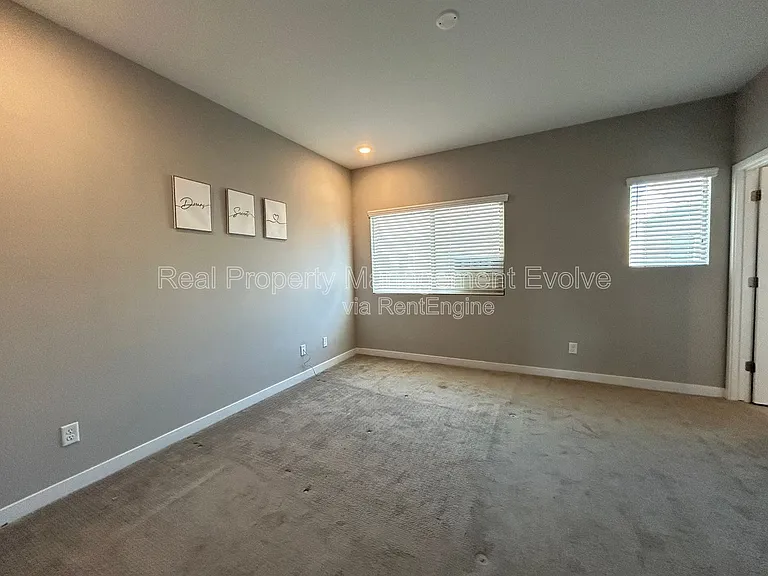 2244 W Laurie Ln — Photo 21